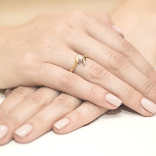 Pierścionek Diament 0,08ct żółte złoto