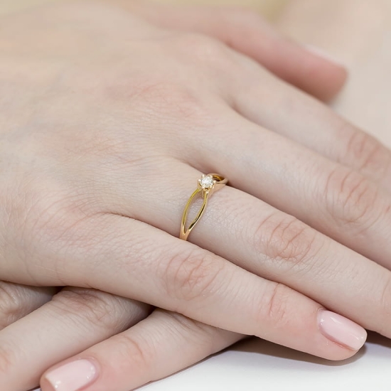 Pierścionek Diament 0,10ct żółte złoto